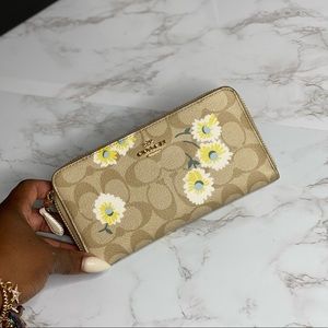 Coach Daisy Accordion Wallet